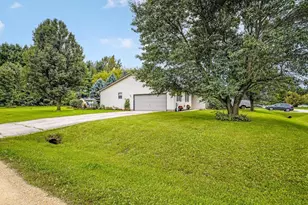 101 Gables Dr SW, Poplar Grove, IL 61065 - Photo 3