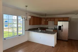 501 Travis Dr, Carlock, IL 61725 - Photo 3