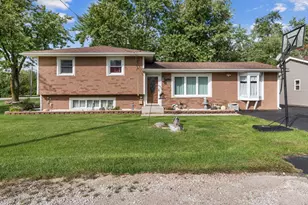 960 Becker Ln, Aurora, IL 60505 - Photo 5
