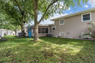960 Becker Ln, Aurora, IL 60505 - Photo 35