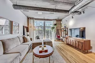 110 N Peoria St, Chicago, IL 60607 - Photo 3