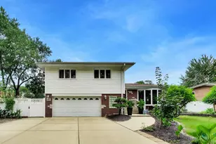 911 S Elmhurst Rd, Mount Prospect, IL 60056 - Photo 1