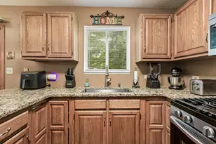 1806 Midday Dr, Zion, IL 60099 - Photo 9