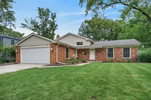 352 Berry Dr, Naperville, IL 60540 - Photo 1