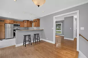 352 Berry Dr, Naperville, IL 60540 - Photo 5