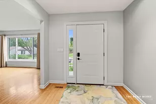 466 Laura Ct, Naperville, IL 60563 - Photo 3