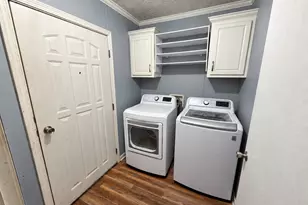 330 Collins St, Carlyle, IL 62231 - Photo 9