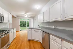1102 Coventry Cir, Glendale Heights, IL 60139 - Photo 9