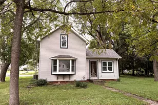 317 W Jefferson St, Gardner, IL 60424 - Photo 1