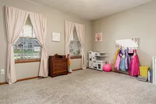 651 Ashleigh Ln, Roscoe, IL 61073 - Photo 11
