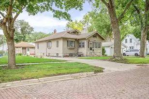 217 W Moulton St, Pontiac, IL 61764 - Photo 3