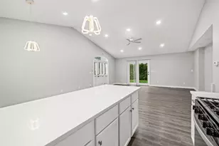 112 Liverpool Dr, Poplar Grove, IL 61065 - Photo 11