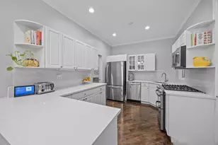 425 W Briar Pl, Chicago, IL 60657 - Photo 9