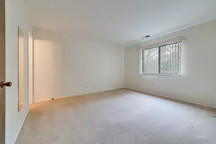 404 Sandalwood Ln, Schaumburg, IL 60193 - Photo 13