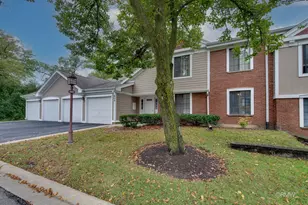 404 Sandalwood Ln, Schaumburg, IL 60193 - Photo 1