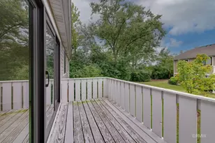 404 Sandalwood Ln, Schaumburg, IL 60193 - Photo 17