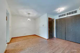 404 Sandalwood Ln, Schaumburg, IL 60193 - Photo 5