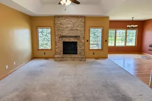 635 Nathan Lattin Ln, Sycamore, IL 60178 - Photo 5
