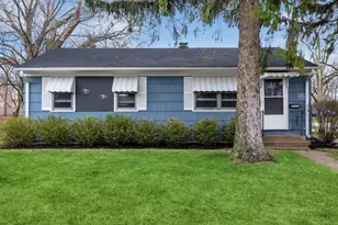 735 Chestnut St, Deerfield, IL 60015 - Photo 1