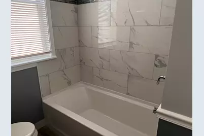 8340 S Paxton Avenue, Chicago, IL 60617 - Photo 9