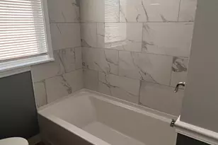 8340 S Paxton Ave, Chicago, IL 60617 - Photo 9
