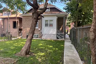 8340 S Paxton Ave, Chicago, IL 60617 - Photo 21