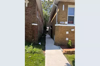 8340 S Paxton Avenue, Chicago, IL 60617 - Photo 5