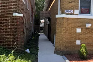 8340 S Paxton Ave, Chicago, IL 60617 - Photo 5