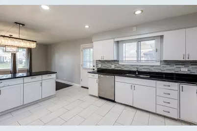 7851 W Church Street W, Morton Grove, IL 60053 - Photo 11