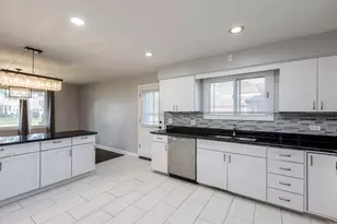 7851 W Church Street W, Morton Grove, IL 60053 - Photo 11