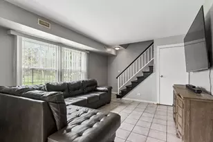 1395 S Glen Cir, Aurora, IL 60506 - Photo 5