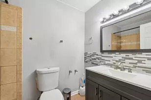 1395 S Glen Cir, Aurora, IL 60506 - Photo 7