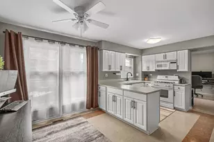 556 Westminster Pl, Mundelein, IL 60060 - Photo 9