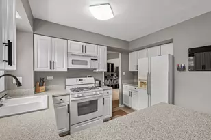 556 Westminster Pl, Mundelein, IL 60060 - Photo 7