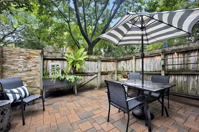 1635 W Belle Plaine Avenue, Chicago, IL 60613 - Photo 7
