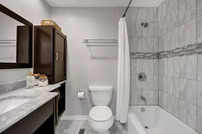 1635 W Belle Plaine Avenue, Chicago, IL 60613 - Photo 25
