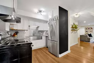 1635 W Belle Plaine Ave, Chicago, IL 60613 - Photo 21
