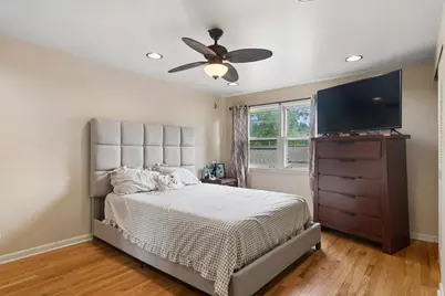 211 W Pickwick Road, Arlington Heights, IL 60005 - Photo 11
