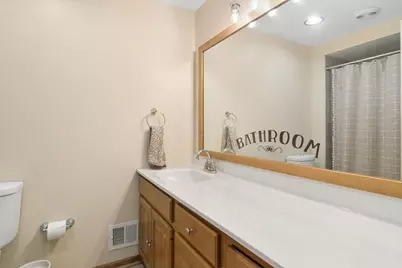 211 W Pickwick Road, Arlington Heights, IL 60005 - Photo 17