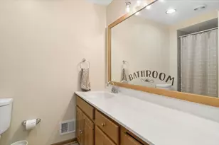 211 W Pickwick Rd, Arlington Heights, IL 60005 - Photo 17