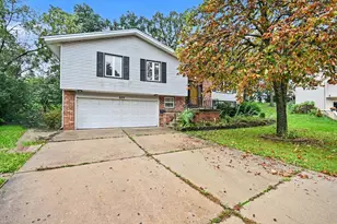 609 Tilipi Ln, Schaumburg, IL 60193 - Photo 1