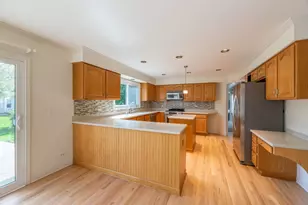 931 Ambria Dr, Mundelein, IL 60060 - Photo 9