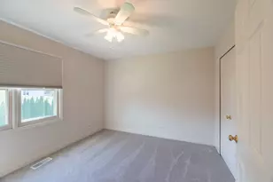 931 Ambria Dr, Mundelein, IL 60060 - Photo 19