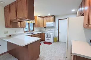 4 Genesee Ct, Morrison, IL 61270 - Photo 9