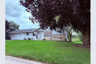 4 Genesee Court, Morrison, IL 61270 - Photo 3