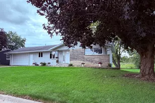4 Genesee Ct, Morrison, IL 61270 - Photo 3