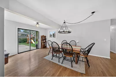 863 S Cedar Avenue, Elmhurst, IL 60126 - Photo 9