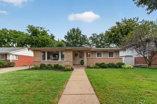 863 S Cedar Ave, Elmhurst, IL 60126 - Photo 1