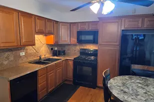 1866 Wellington Pl, Hoffman Estates, IL 60169 - Photo 5