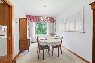422 W Larkdale Ln, Mount Prospect, IL 60056 - Photo 9